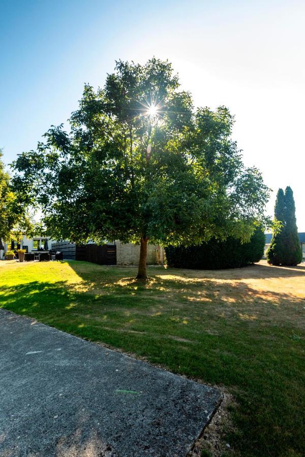 La Jalousie Hotel Saint-Aignan-de-Cramesnil ภายนอก รูปภาพ